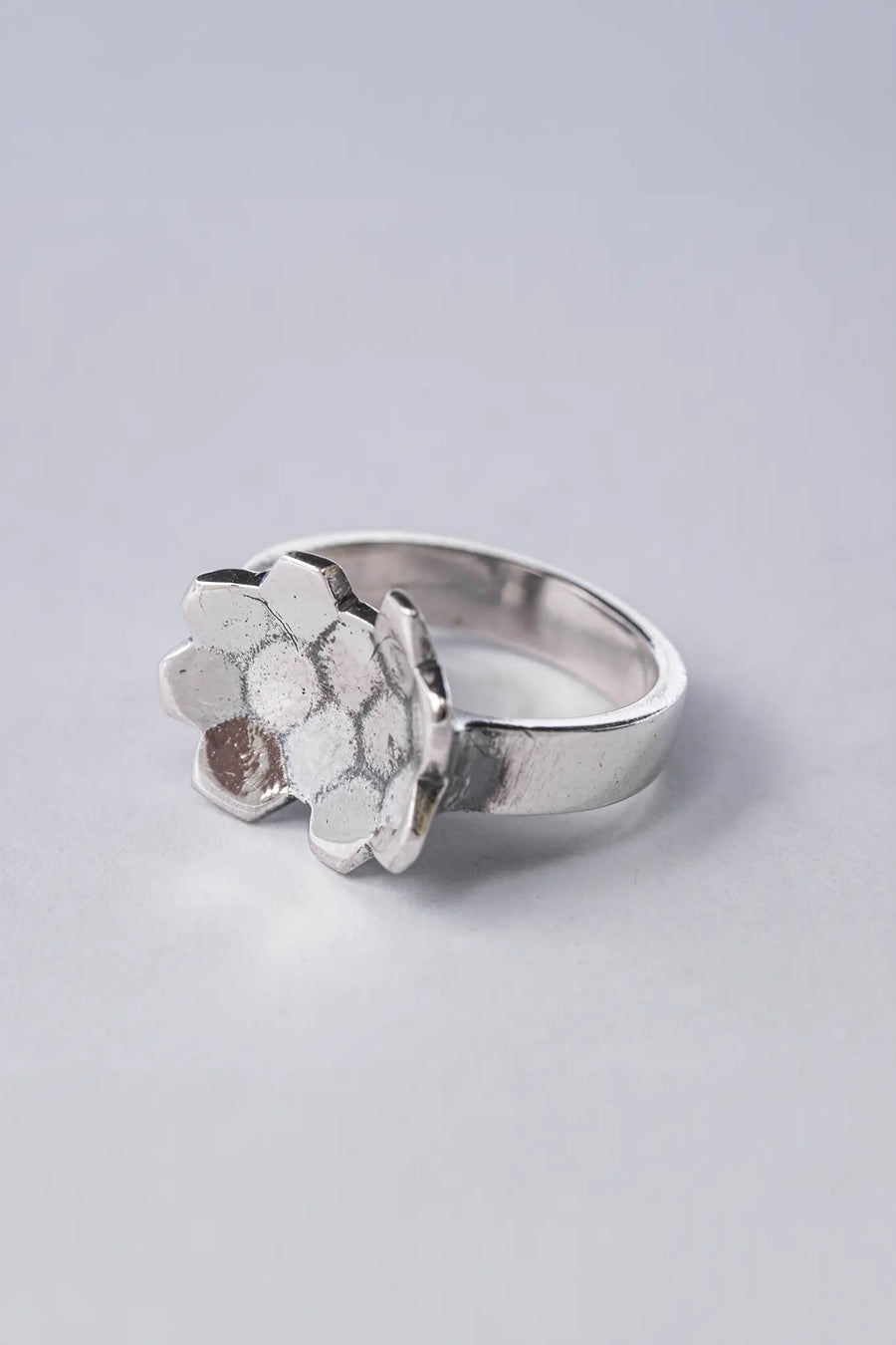 Anillo concavo HEXA